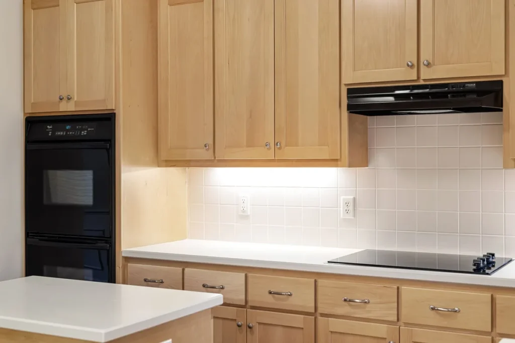 Standard kitchen countertop to upper cabinet spacing